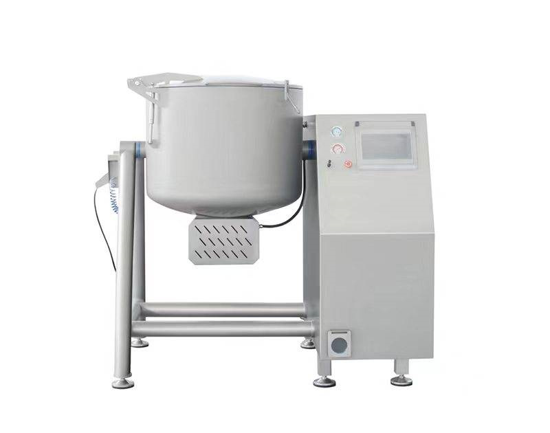 用制冷滾揉機(jī)制作餡料減少葉菜菌類(lèi)氧化反應(yīng)，保持食材鮮度與美味