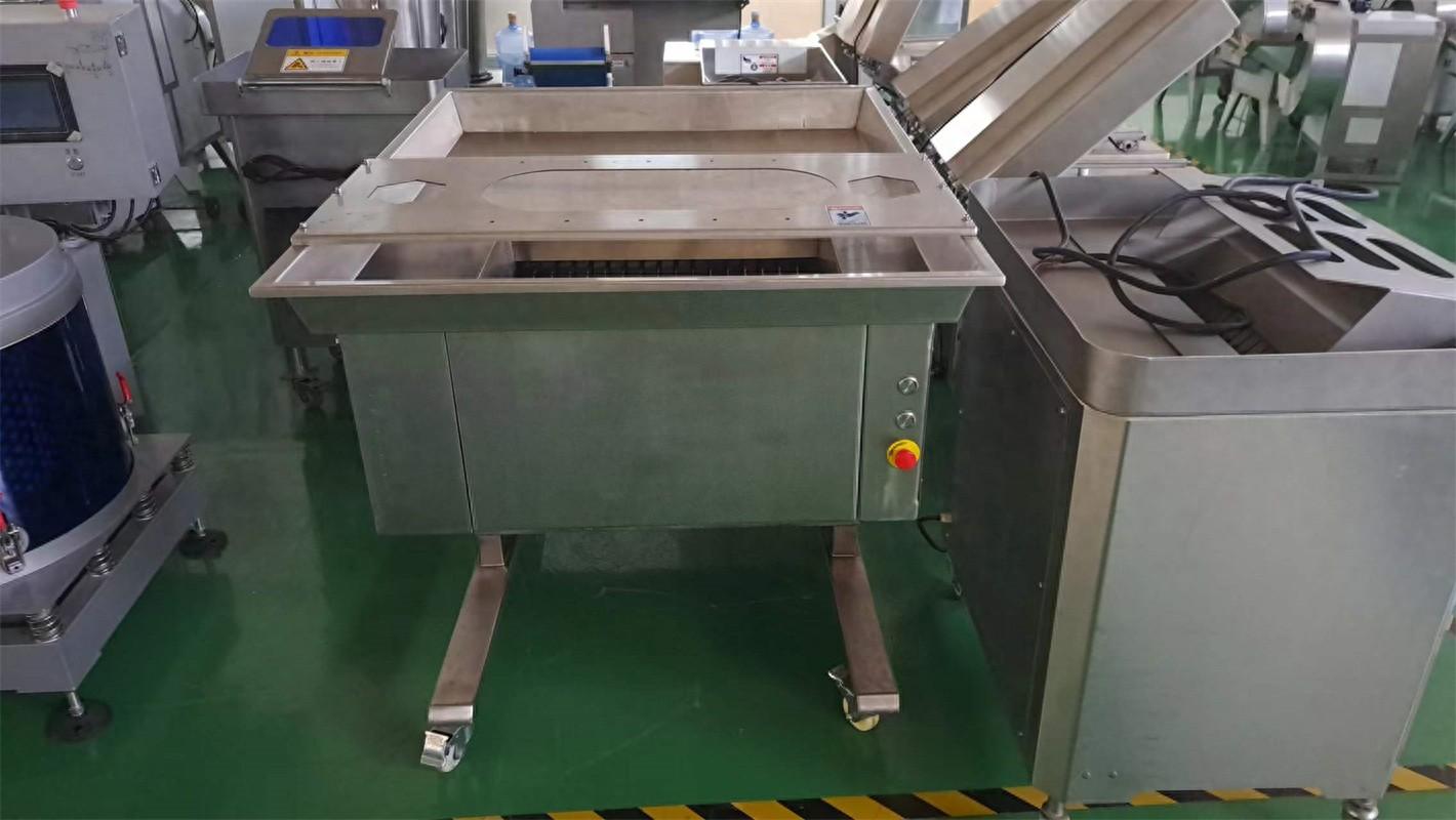 學(xué)生食堂廚房里的“常客”，鮮排骨切塊機(jī)能把排骨開條切粒
